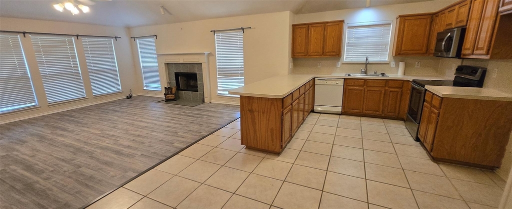 2205 Chapman Drive - Photo 6