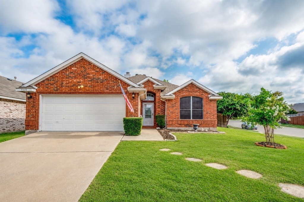 9300 Chesapeake Lane - Photo 0