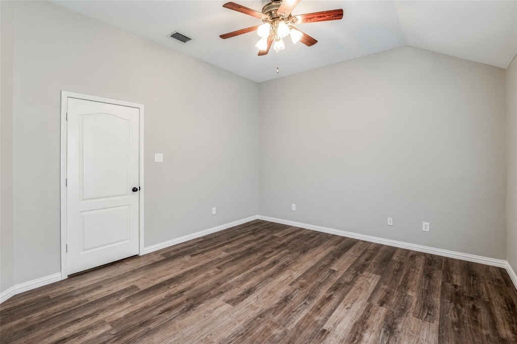 9300 Chesapeake Lane - Photo 6