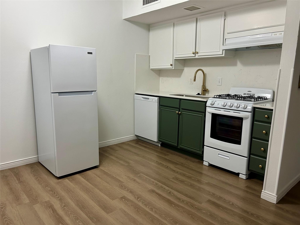 15922 Stillwood Street - Photo 8