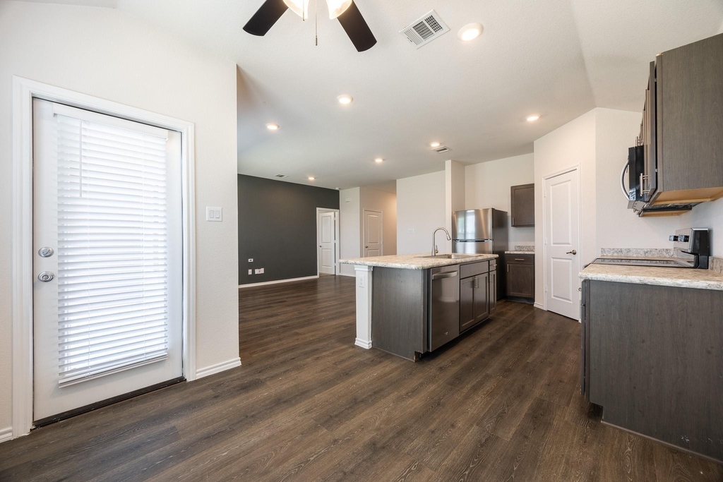 3002 Shetland Street - Photo 16