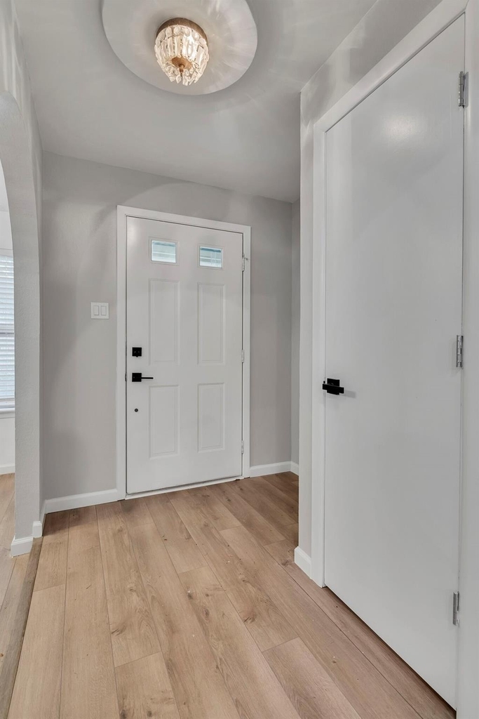 305 Northglen Drive - Photo 1