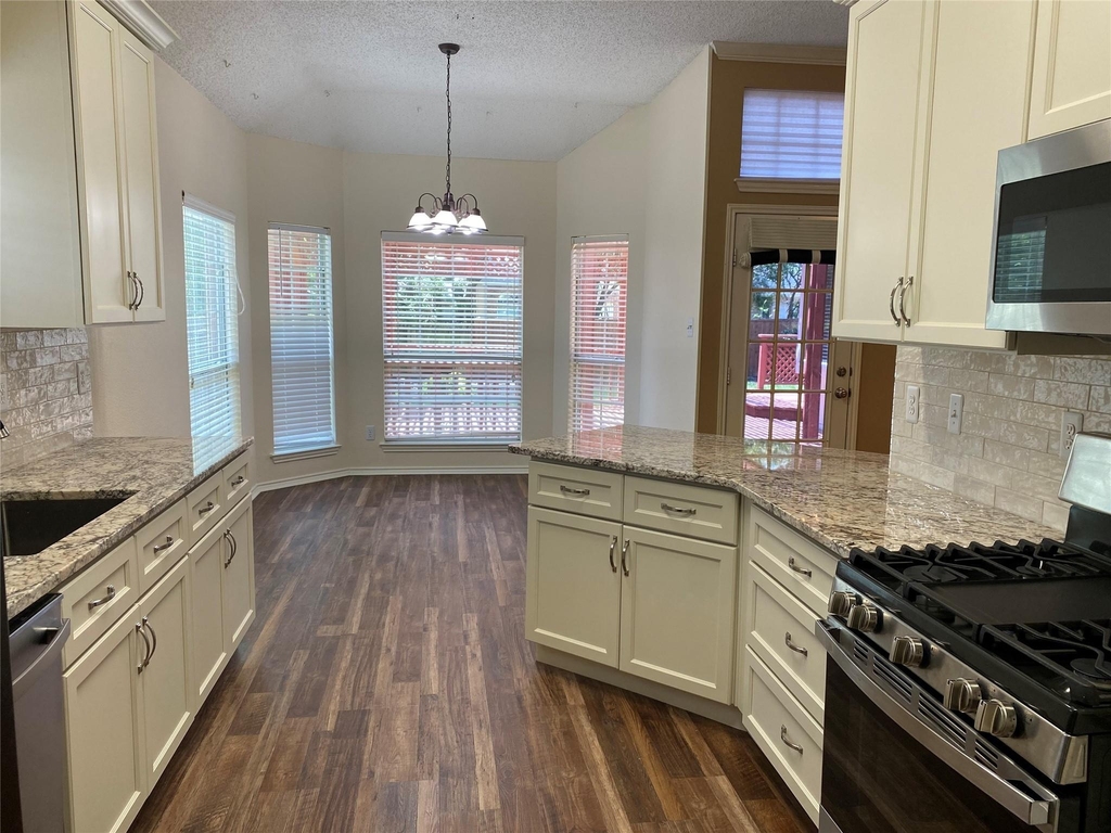 2212 Heatherton Place - Photo 15