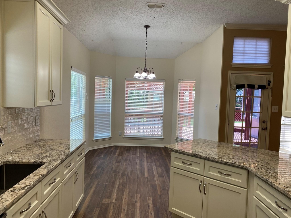 2212 Heatherton Place - Photo 11