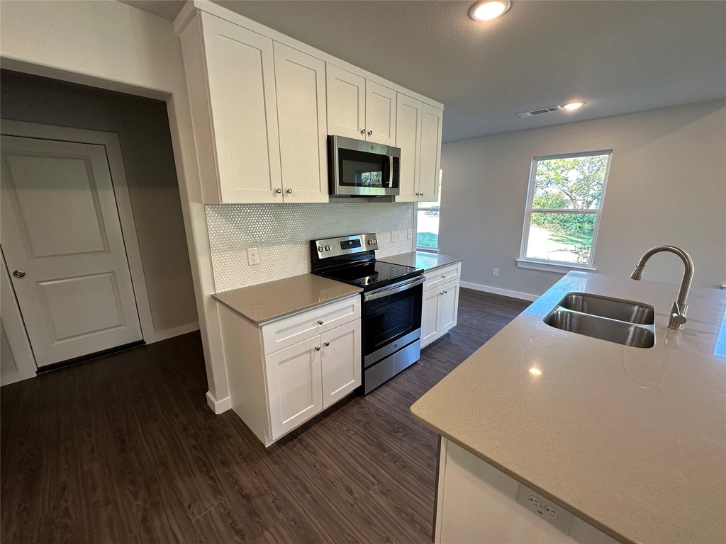 1702 E Powell Avenue - Photo 4