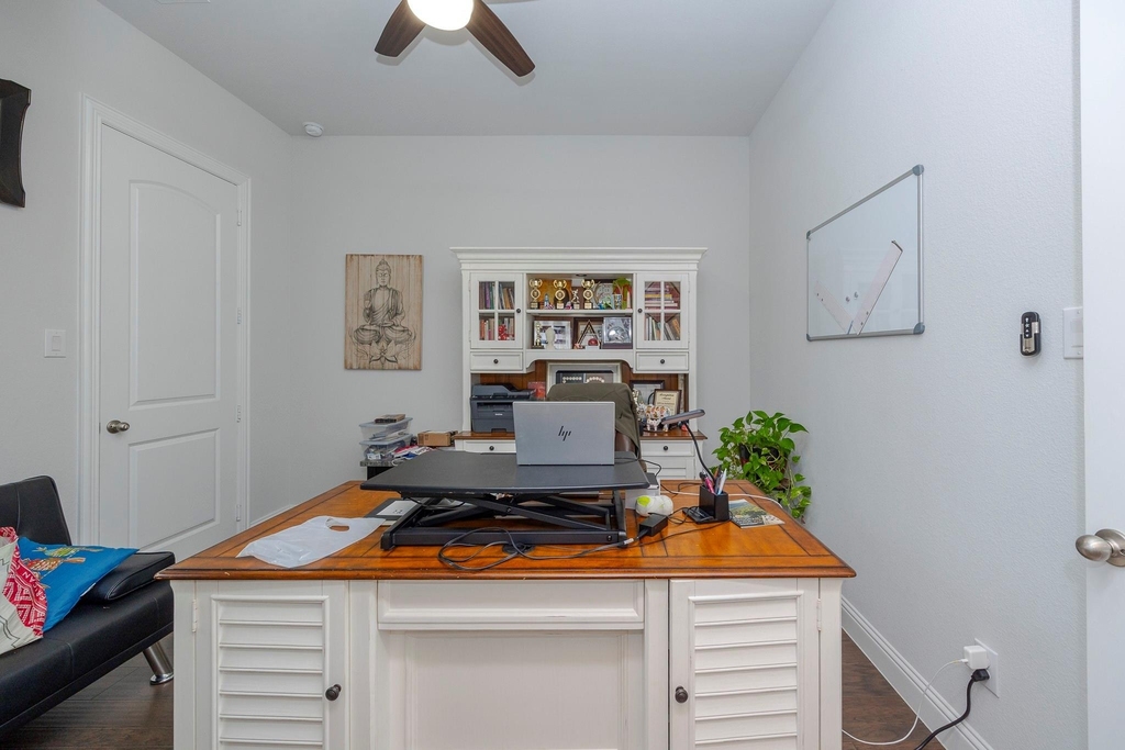 10081 Oxbow Avenue - Photo 6