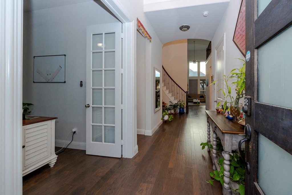 10081 Oxbow Avenue - Photo 3