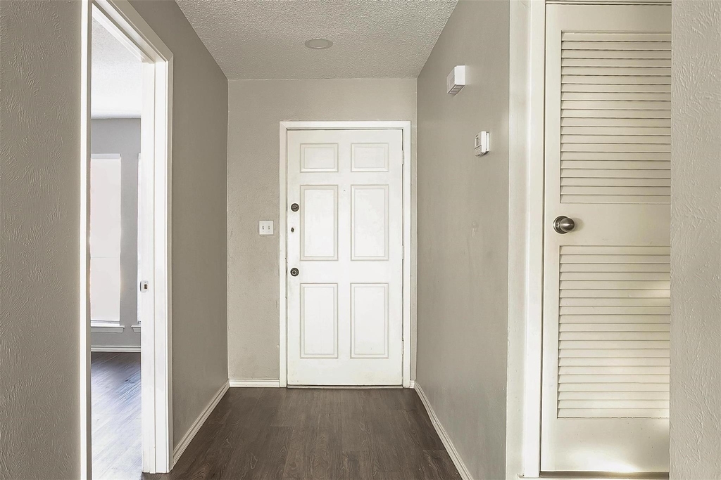 4409 Altamesa Boulevard - Photo 3