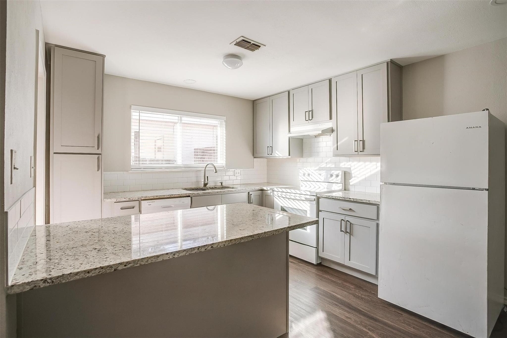 4409 Altamesa Boulevard - Photo 10