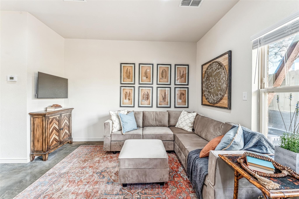 1111 W Vanderbilt - Photo 4