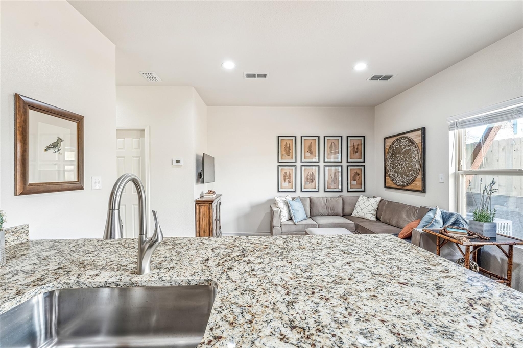 1111 W Vanderbilt - Photo 7