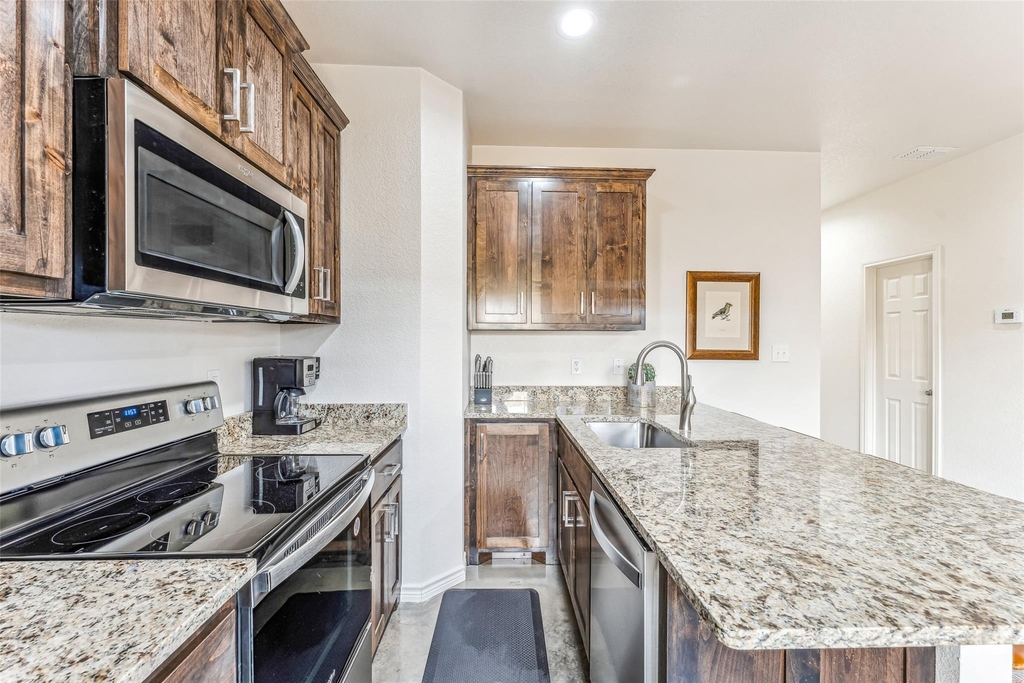 1111 W Vanderbilt - Photo 6