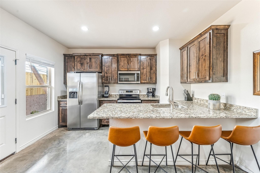 1111 W Vanderbilt - Photo 9