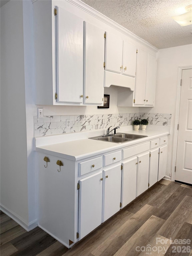1208 W Walnut Avenue - Photo 1