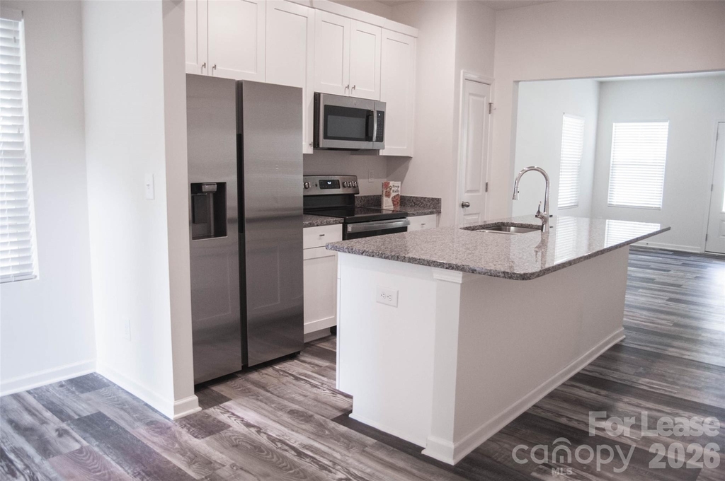19507 Meridian Street - Photo 2