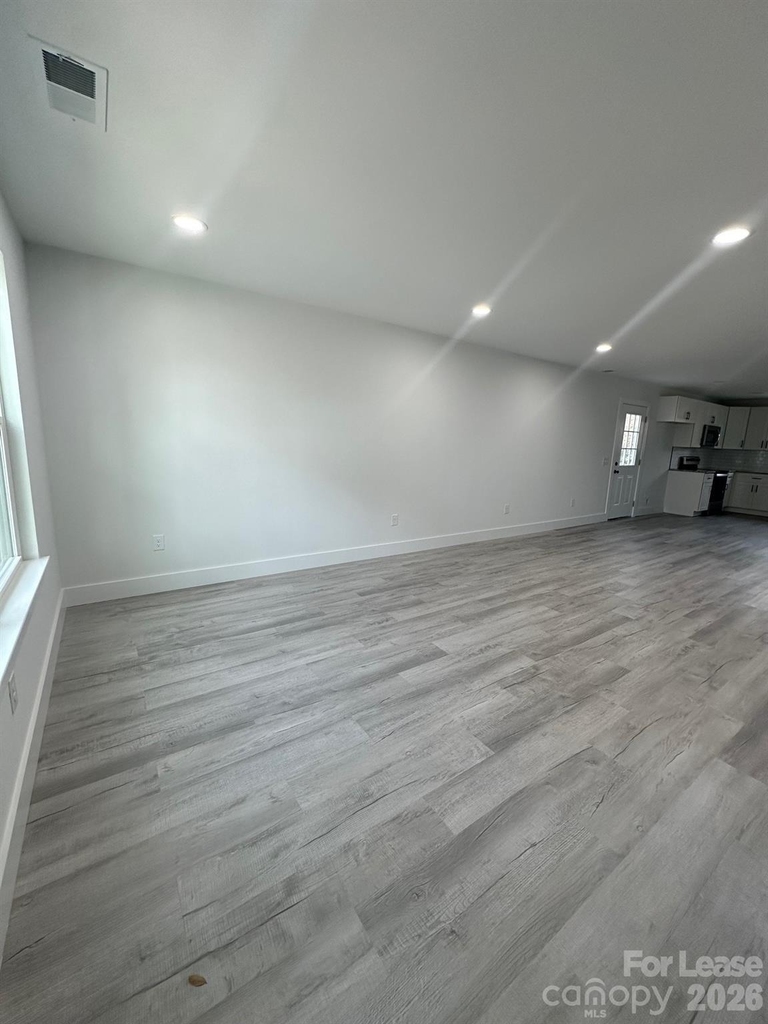 1226 4th Street Lane Ne - Photo 4