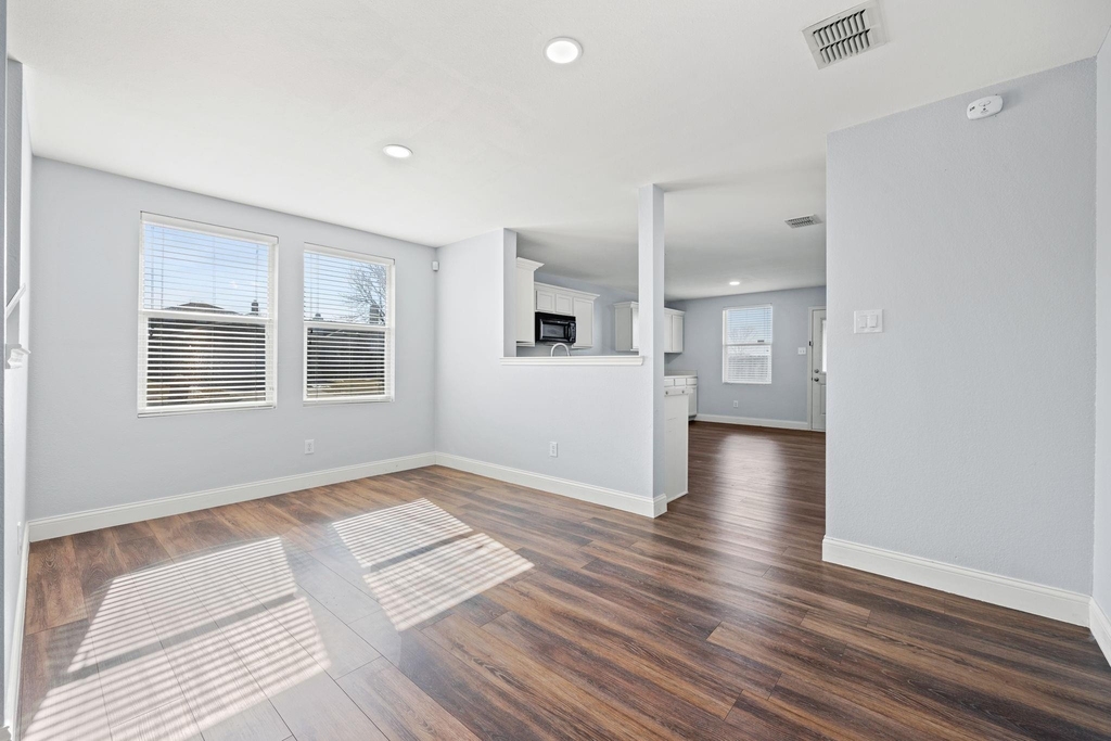 2601 Shorewood Drive - Photo 5