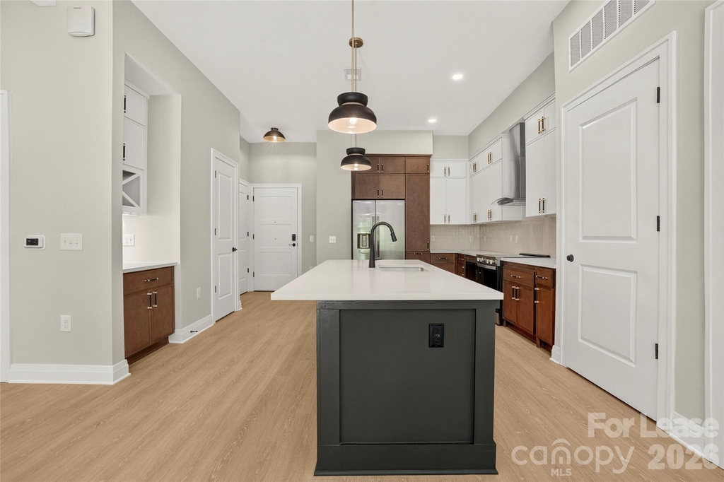 510 W Tremont Avenue - Photo 38