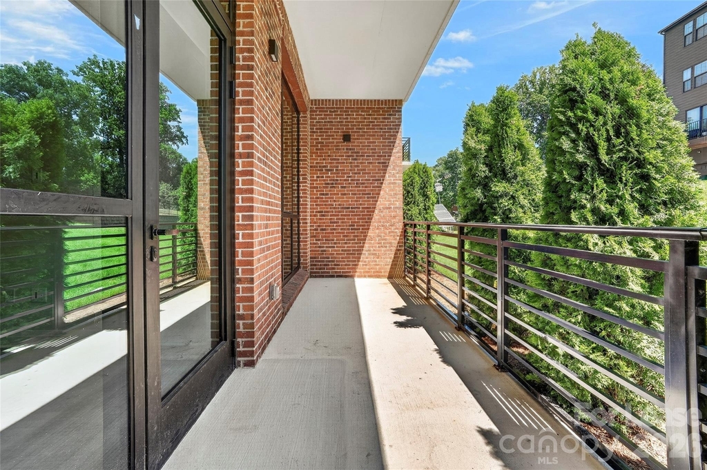 510 W Tremont Avenue - Photo 40