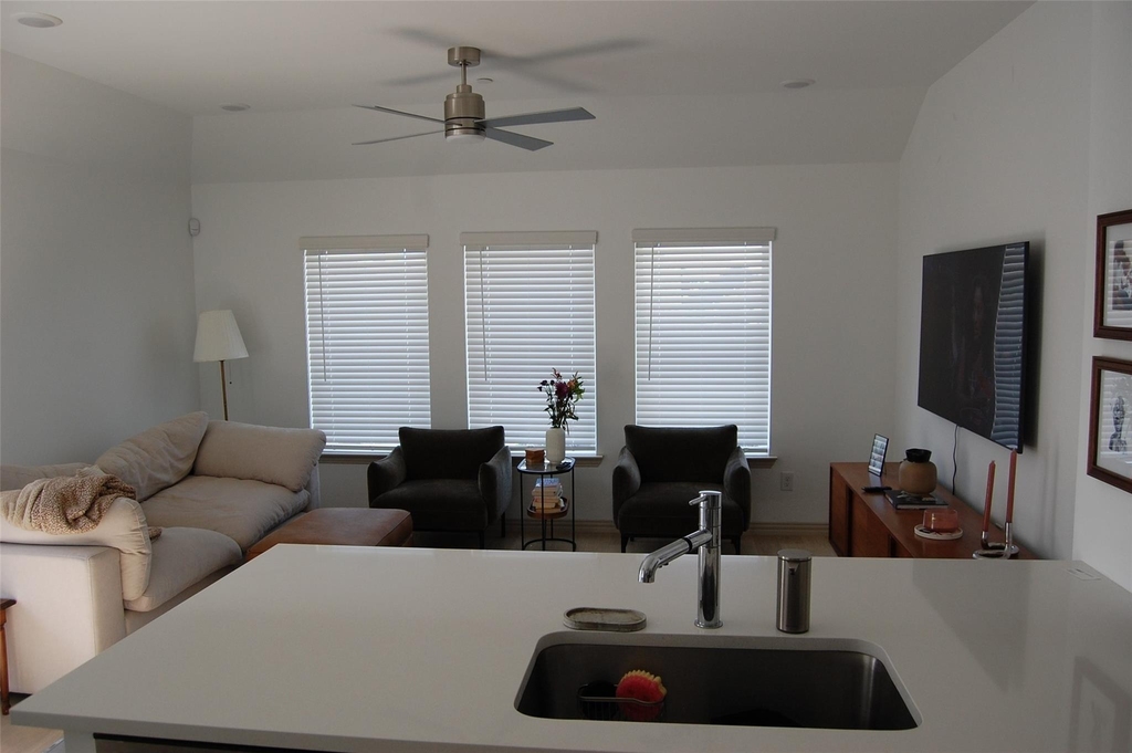 5242 Legacy Street - Photo 3
