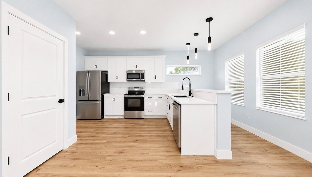 1115 E Oleander Street - Photo 7