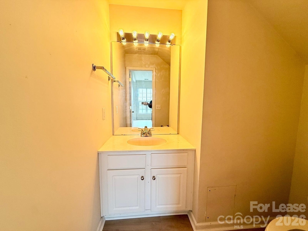 10212 Garmoyle Street - Photo 7
