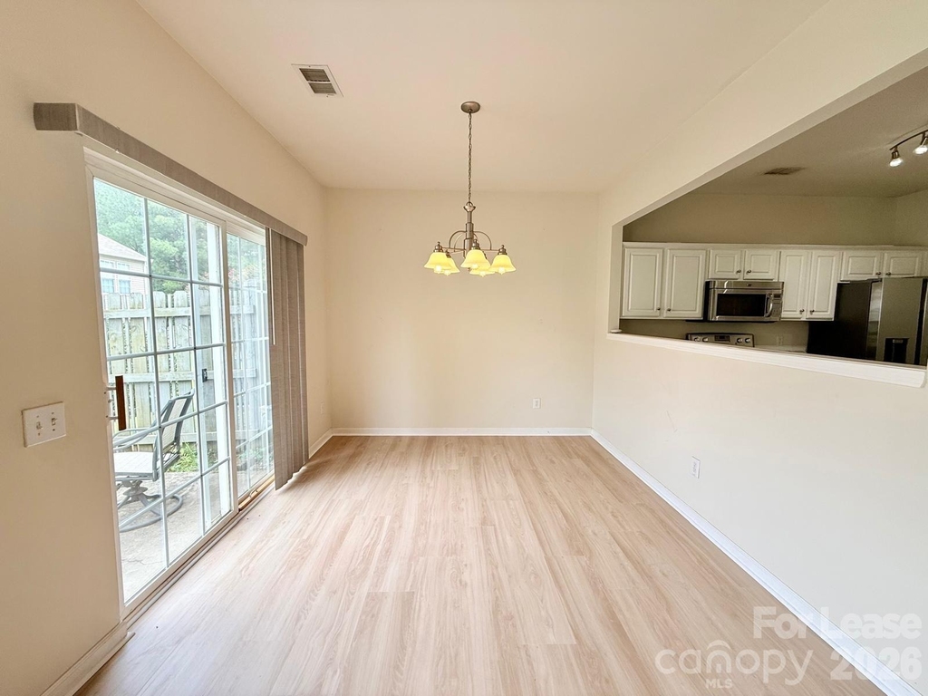 10212 Garmoyle Street - Photo 5