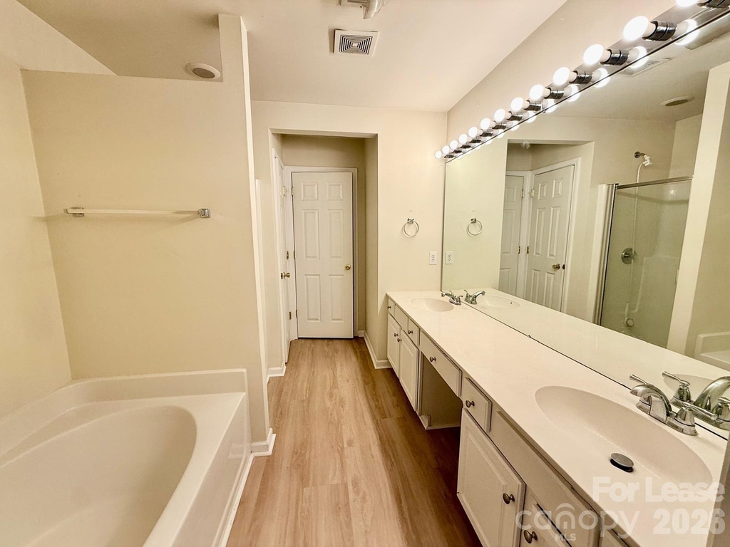 10212 Garmoyle Street - Photo 17