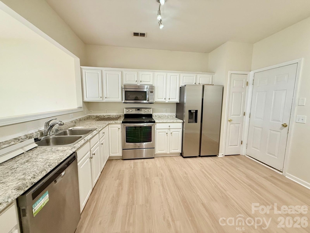 10212 Garmoyle Street - Photo 3
