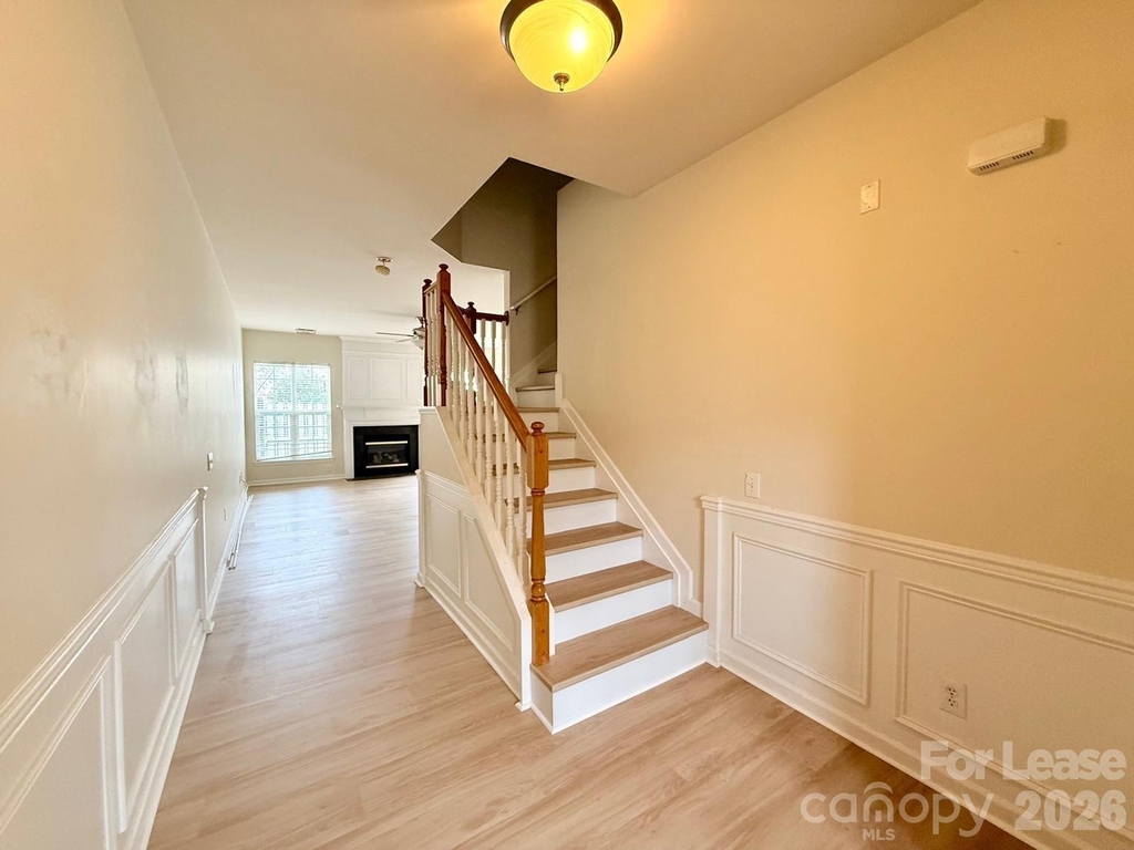 10212 Garmoyle Street - Photo 8