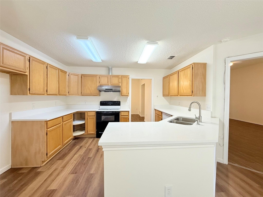 4512 Queenswood Drive - Photo 13
