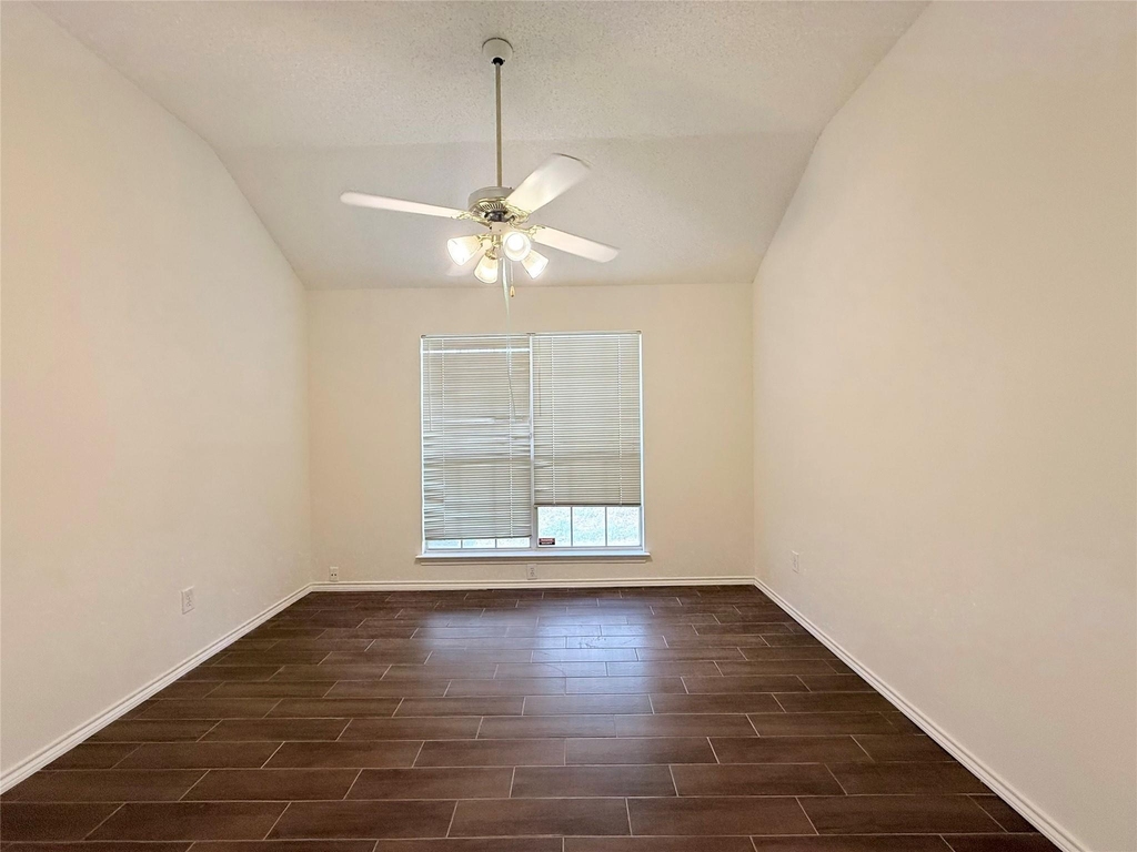 4512 Queenswood Drive - Photo 12