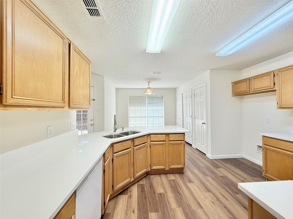 4512 Queenswood Drive - Photo 17