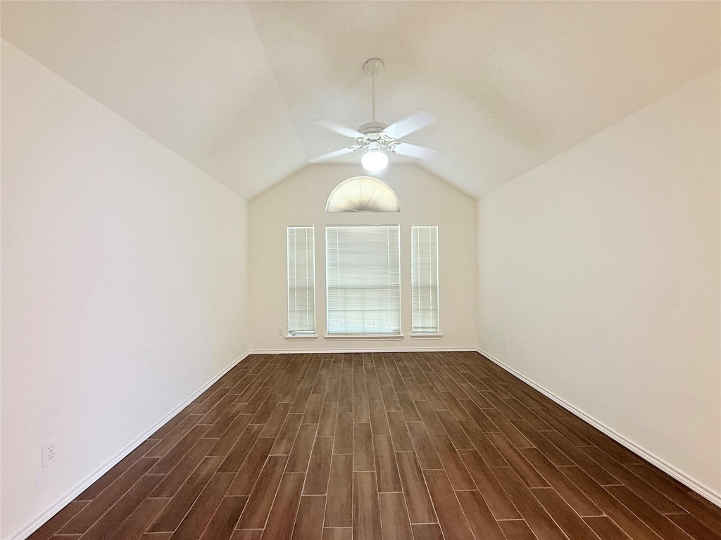 4512 Queenswood Drive - Photo 5