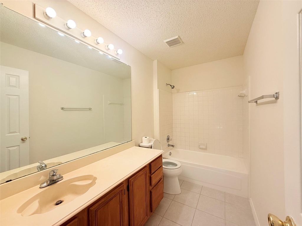 4512 Queenswood Drive - Photo 7