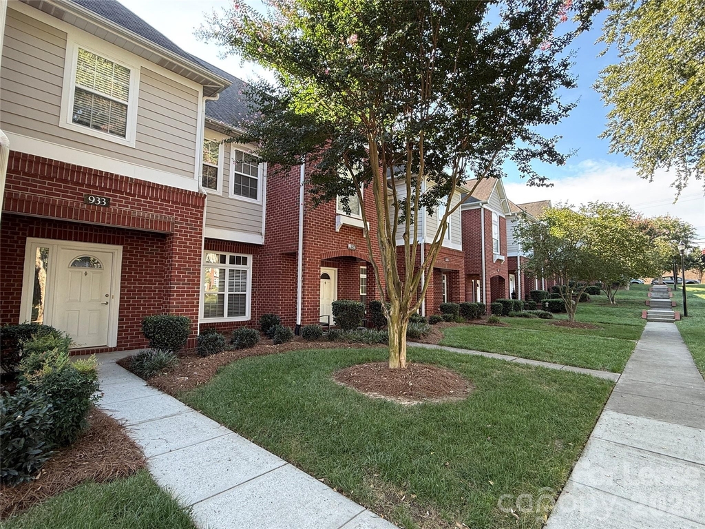 933 Central Park Circle - Photo 4