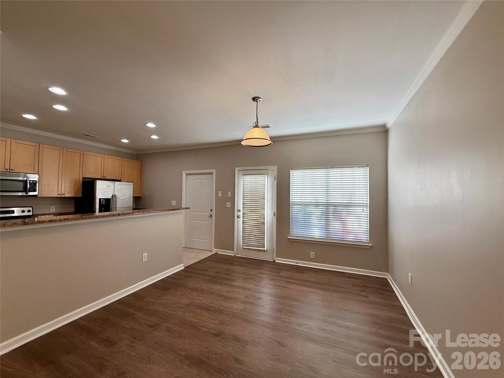 933 Central Park Circle - Photo 10