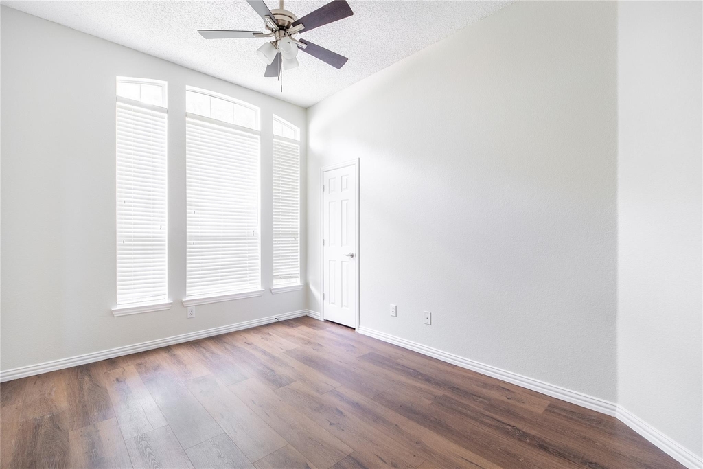 11301 New Orleans Drive - Photo 15