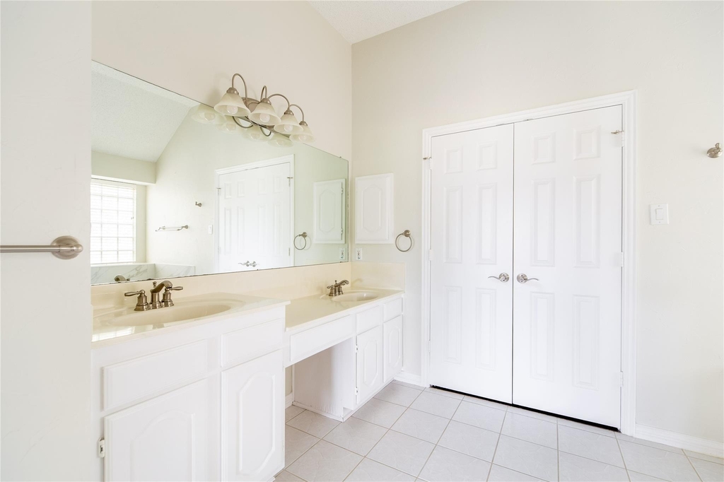 11301 New Orleans Drive - Photo 3