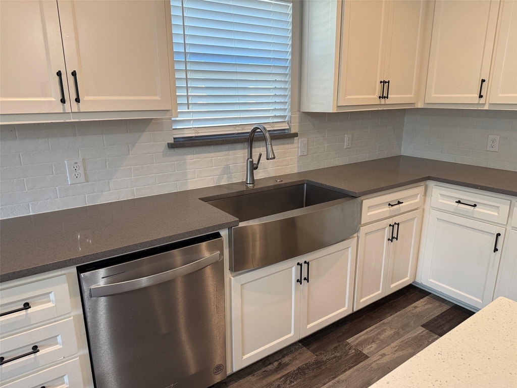 4906 Dry Creek Road - Photo 9