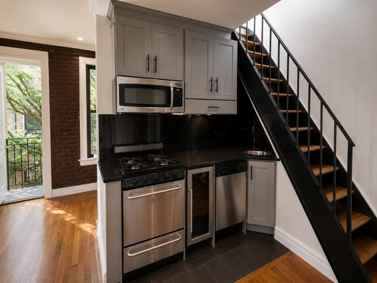 416 E 13TH ST - Photo 1