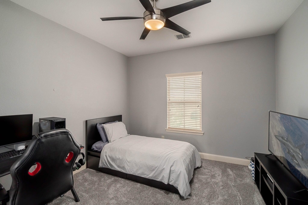410 Oxford Place - Photo 19