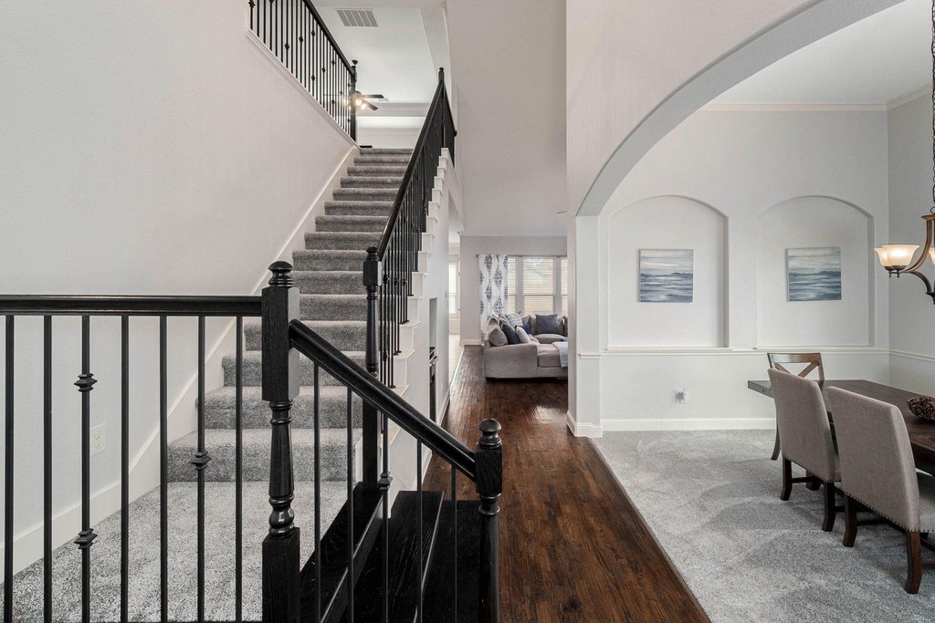 410 Oxford Place - Photo 2