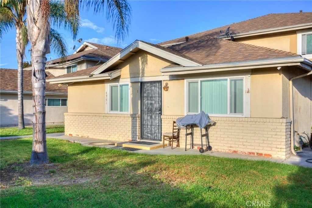 1751 Fullerton - Photo 3