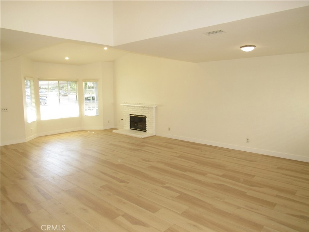 1099 W Ontario - Photo 3