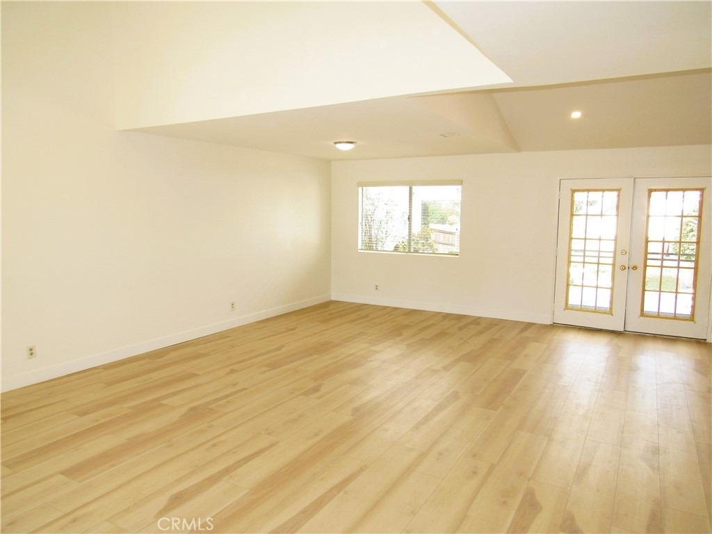 1099 W Ontario - Photo 1