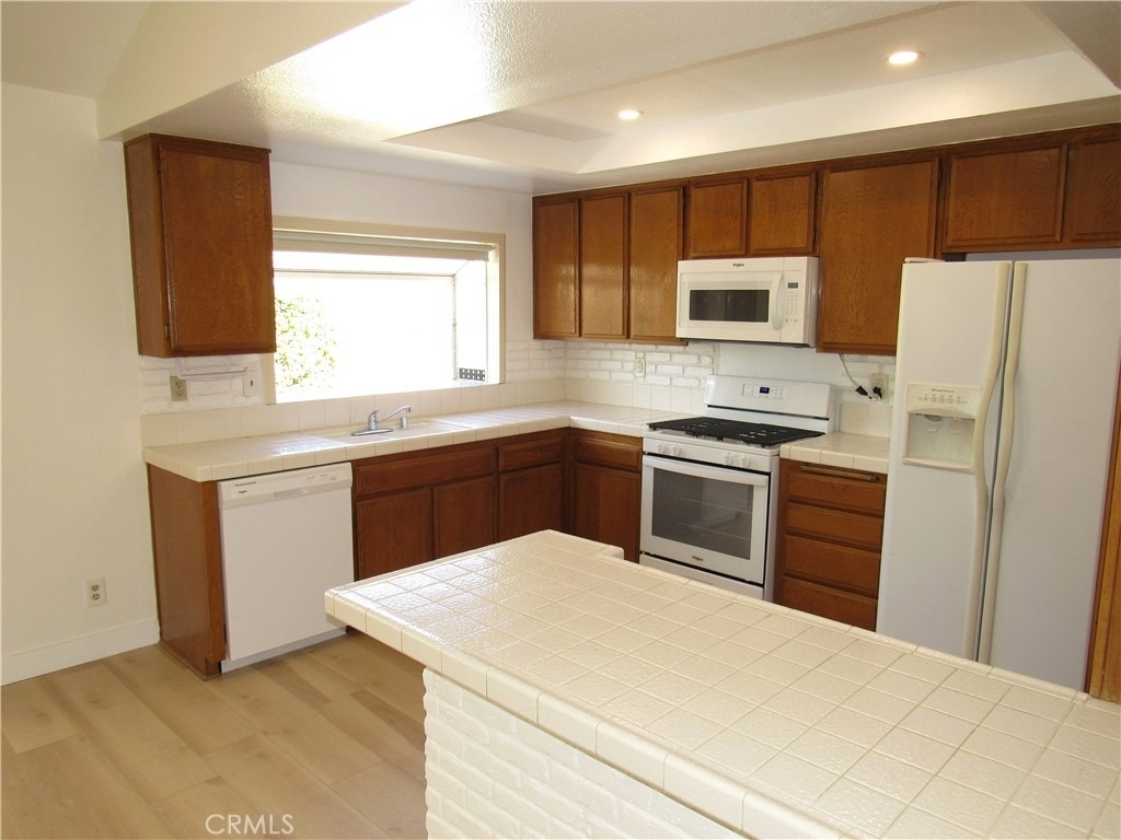 1099 W Ontario - Photo 5