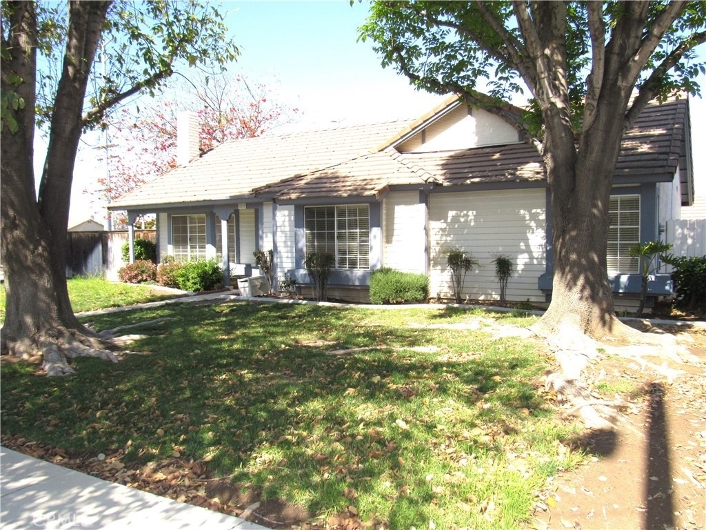 1099 W Ontario - Photo 0