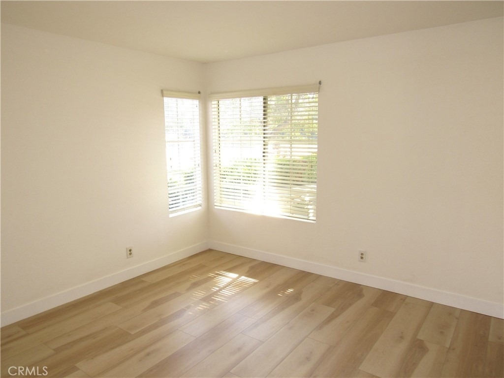 1099 W Ontario - Photo 11