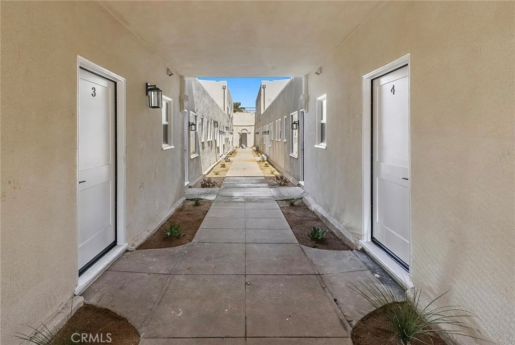 1237 E 1st - Photo 2